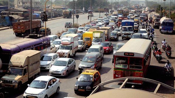 લોકડાઉનને કારણે અમદાવાદ પોલીસે વાહનના ઉપયોગ પર પ્રતિબંધ મૂક્યો