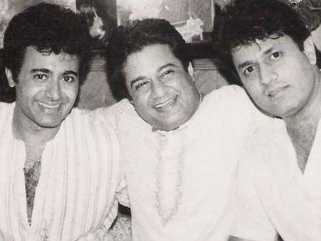 સેટ પર અરુણ ગોવિલને પગે લાગવા આવતા હતા સેટ પર અરુણ ગોવિલને પગે લાગવા આવતા હતા