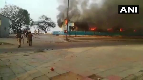 દિલ્હી: કાશ્મીરી ગેટ પાસેના શેલ્ટર હોમમાં આગ લાગી, 5 ફાયર એન્જિન સ્થળ પર