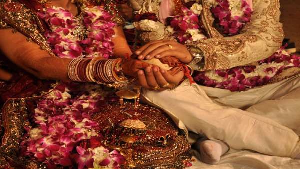 બીજાની પત્નીને ભગાડીને પુરુષ કરે છે લગ્ન, ચોંકાવનારી છે લવ મેરેજ પરંપરા