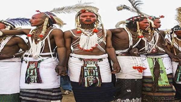 પરિણીત મહિલાઓને રિઝવવાની કોશિશ કરે