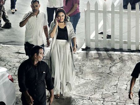 વિવેક અગ્નિહોત્રી પર ખોટા સમાચાર ફેલાવવાનો સોનાક્ષી સિંહાએ લગાવ્યો આરોપ