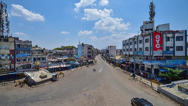 ફક્ત કર્ફ્યુ પાસ વાળાને બહાર નીકળવાની મંજૂરી ફક્ત કર્ફ્યુ પાસ વાળાને બહાર નીકળવાની મંજૂરી