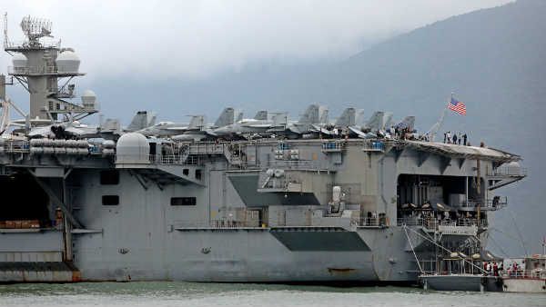 US નેવીના એરક્રાફ્ટ કેરિયર પર તેજીથી ફેલાઈ રહ્યો છે કોરોના, કેપ્ટને 5 પાનાની ચિઠ્ઠી લખી મદદ માંગી