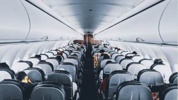 એરલાઈન્સે વચ્ચેની સીટ ખાલી રાખવાના પ્રસ્તાવને માનવાનો કર્યો ઈનકાર, આપ્યુ આ સૂચન