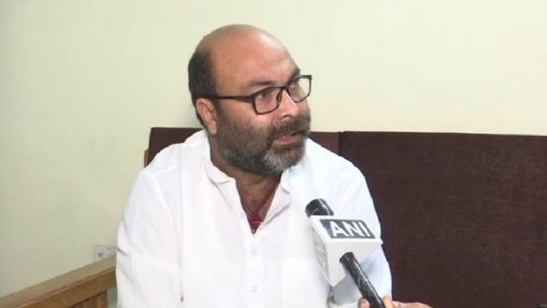 અજય કુમાર સહિત ઘણા કોંગ્રેસ નેતાની અટકાયત અજય કુમાર સહિત ઘણા કોંગ્રેસ નેતાની અટકાયત