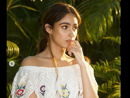 પશ્મિા બહુ સુંદર છે પશ્મિા બહુ સુંદર છે