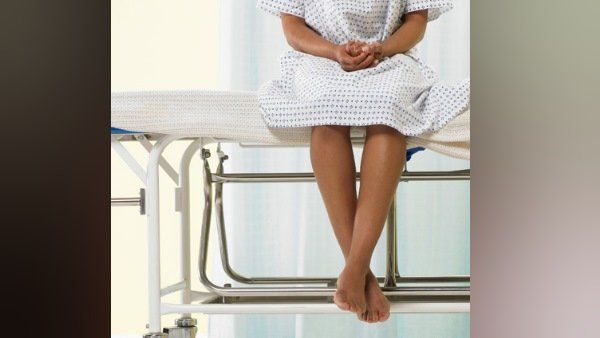 પીડિતાએ કાગળ પર લખીને આપવીતી જણાવી પીડિતાએ કાગળ પર લખીને આપવીતી જણાવી