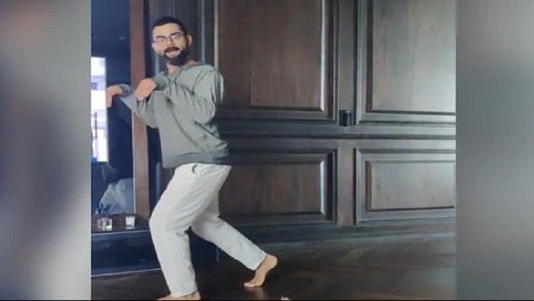 વિરાટ કોહલી બન્યા ડાયનાસોર, અનુષ્કા શર્માએ શેર કર્યો વીડિયો