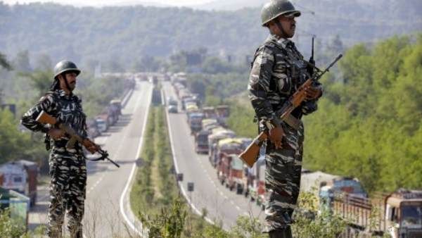 જમ્મુ કાશ્મીરઃ પાકિસ્તાનની ફાયરિંગમાં 2 જવાન શહીદ, 4 નાગરિક ઘાયલ