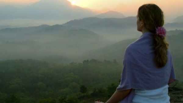 નકારાત્મકતાથી દૂર રહેવુ 