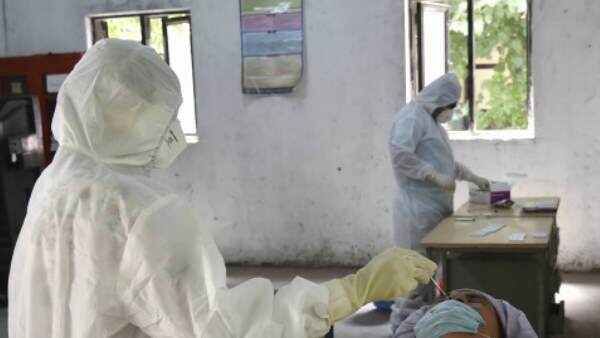 અમદાવાદઃ વેન્ટીલેટરની રાહ જોવામાં કોરોના દર્દીનુ મોત થતા હોસ્પિટલને નોટિસ ફટકારાઈ