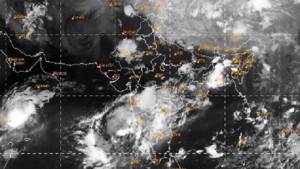 ગુજરાત તરફ આગળ વધી રહ્યું છે ચક્રવાતી વાવાઝોડું નિસર્ગ, જુઓ લાઈવ