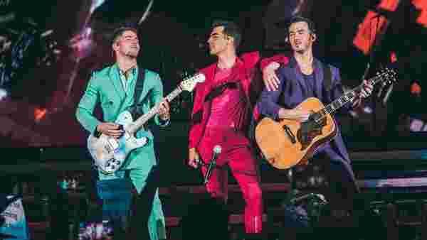 70 મિલિયનથી ઓછી કમાણીવાળા સ્ટાર્સ