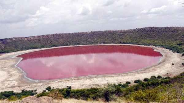 રહસ્યમયી રૂપે લોનાર તળાવનું પાણી લાલ થઇ ગયું, વૈજ્ઞાનિકો પણ આશ્ચર્ય ચકિત