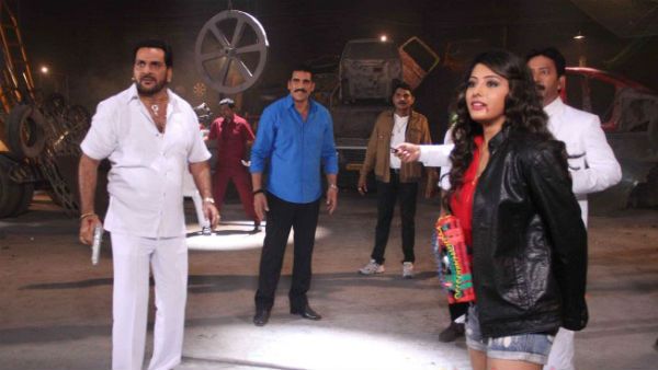 બાળકો અને વૃદ્ધો પર પ્રતિબંધ બાળકો અને વૃદ્ધો પર પ્રતિબંધ