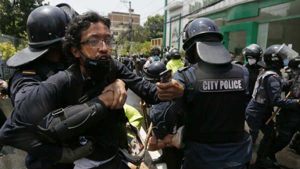 નેપાળી પ્રજા સરકાર પર ગુસ્સે થઇ