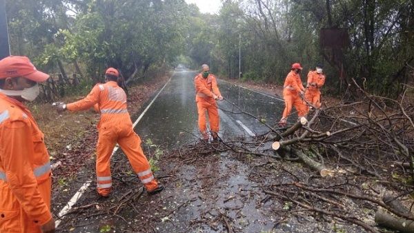 તસવીરોમાં જુઓ વાવાઝોડું