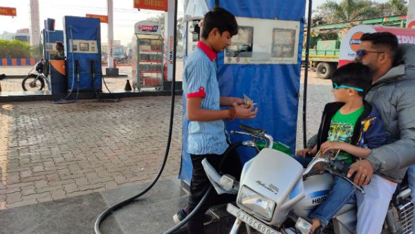 અમદાવાદમાં પેટ્રોલના રેટ
