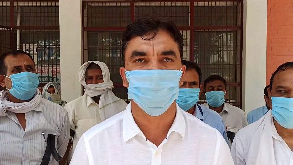 સોનાલી ફોગટ દ્વારા સરકારી કર્મચારીને ચપ્પલથી મારવા બદલ રોષ, ધરપકડની માંગ