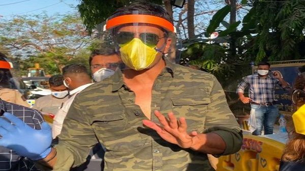 ફીર લૌટ કર આના નો વાદો લઇ સોનુ સુદે પ્રવાસી મજુરોને કર્યા વિદાય