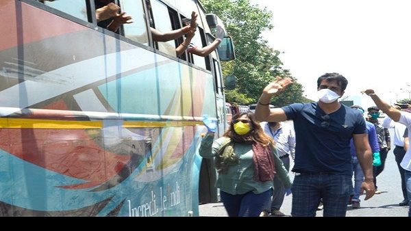 હજારો કીલોમીટર પગપાળા ચાલી રહ્યાં છે હજારો કીલોમીટર પગપાળા ચાલી રહ્યાં છે