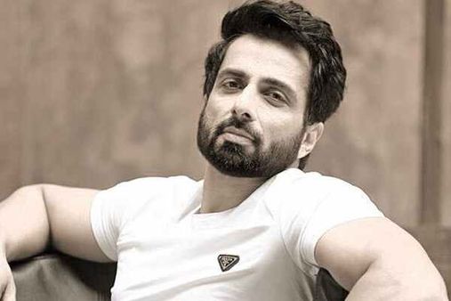 નિસર્ગ: અસરગ્રસ્તોને મદદ કરવા આગળ આવ્યા સોનુ સુદ, 28 હજાર લોકો માટે બન્યા મસિહા