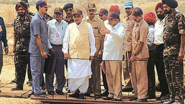 અટલ બિહારી વાજપેયીએ સંબંધોને નવી દિશા આપે