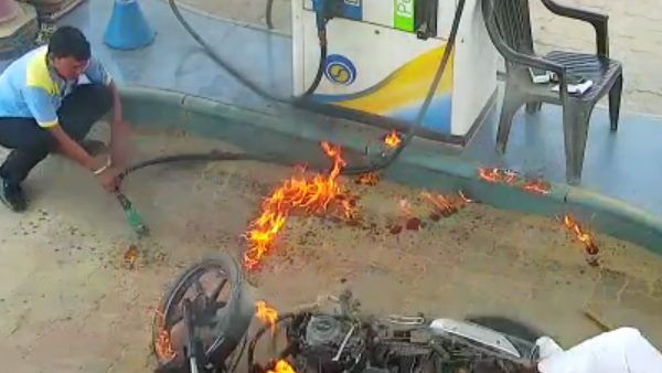 આખી બાઈક સળગી ઉઠી આખી બાઈક સળગી ઉઠી