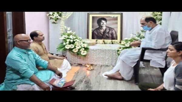 સોશિયલ મીડિયા પર ફેન્સની સીબીઆઈ તપાસની માંગ, પોલિસનુ નિવેદન