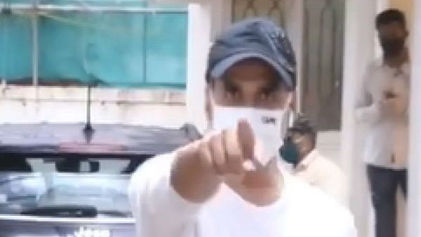 અક્ષય કુમારે પાપારાઝીનો ક્લાસ લીધો અક્ષય કુમારે પાપારાઝીનો ક્લાસ લીધો