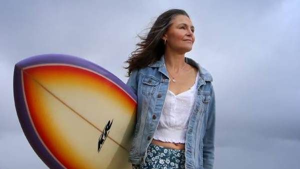 પાસપોર્ટ અને પૈસા છીનવી લીધા