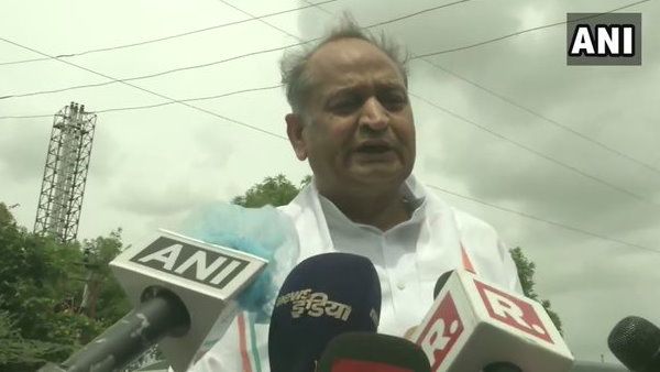 પાયલટ ગુપ્તરૂપે દિલ્હી જતા હતા: અશોક ગેહલોત