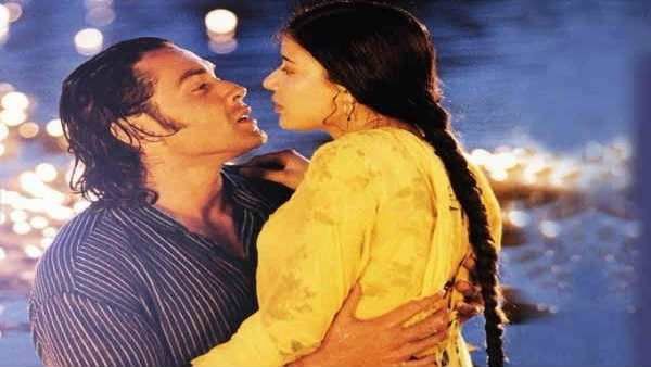 'કરીબ' ફિલ્મના શૂટિંગ દરમિયાન હિરોઈન નેહાને વિધુ વિનોદ ચોપડાએ બચકુ ભરી લીધુ હતુ