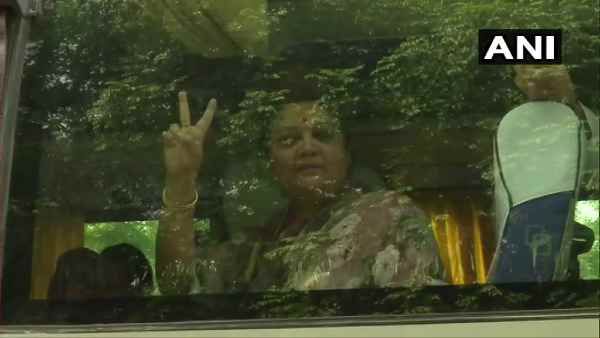 સચિન પાયલટના પ્લાન પર પાણી ફર્યું? ગેહલોતના ઘરે CLPની બેઠકમાં 107 ધારાસભ્યોની હાજરી