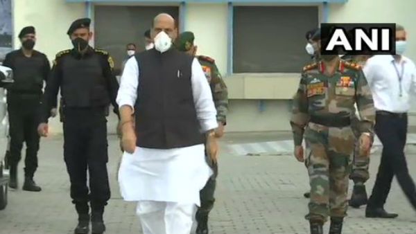 લદ્દાખ પહોંચ્યા રક્ષામત્રી રાજનાથ સિંહ, LAC- LOC પણ જશે