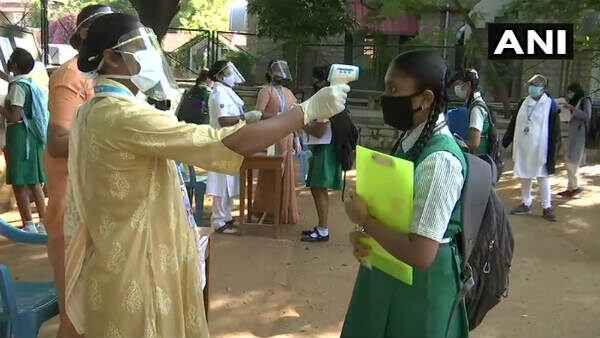 કોરોના સંકટ વચ્ચે વિદ્યાર્થીઓને સરકારે આપી મોટી રાહત, CBSEના સિલેબસમાં કર્યો 30 ટકા ઘટાડો