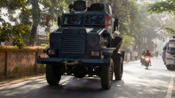 દંતેવાડામાં નક્સલીઓએ સુરક્ષાબળોને બનાવ્યા નિશાન, LED બ્લાસ્ટમાં 2 જવાન ઘાયલ