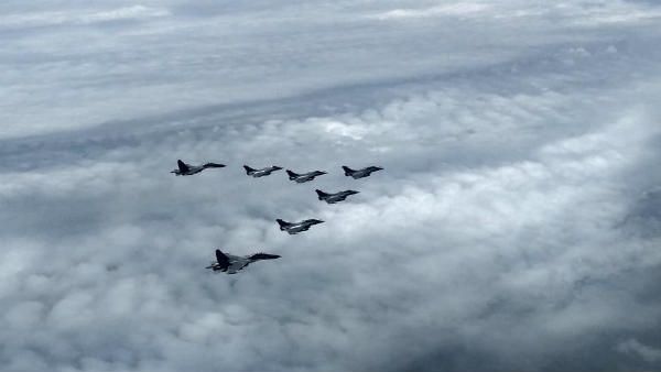 Video: મુંબઈના આકાશમાં 2 SU-30 ફાઈટર જેટ સાથે 5 રાફેલનો કાફલો