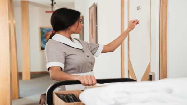 જો નિયમોનુ પાલન ન કરે તો તેના પર કડકાઈ કરો જો નિયમોનુ પાલન ન કરે તો તેના પર કડકાઈ કરો