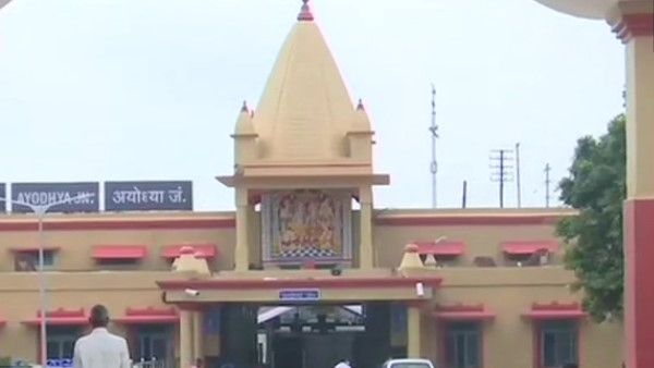 આમંત્રણ ન આપવા બદલ માફી પણ માંગી આમંત્રણ ન આપવા બદલ માફી પણ માંગી