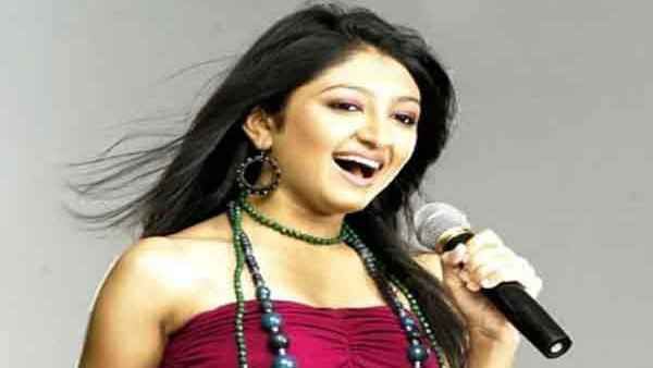 ઇન્ડિયન આઇડલની ભૂમિ ત્રિવેદીએ આ ફરિયાદ નોંધાવી હતી