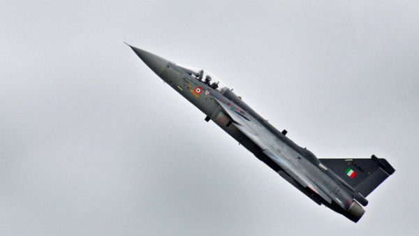 ચીન સાથે તણાવ વચ્ચે બોર્ડર પર ભારતીય એરફોર્સનું સ્વદેશી ફાઈટર જેટ LCA તેજસ તહેનાત