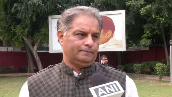 કોંગ્રેસ પાર્ટી અને મહામંત્રી પ્રિયંકા ગાંધીએ શોક વ્યક્ત કર્યો હતો