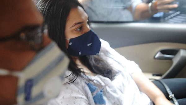 હું પાર્સલ પહોંચાડતી હતીઃ શ્રુતિ