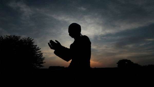 સરપંચે કહ્યુ - આમાંથી કોણ સાચુ બોલી રહ્યુ છે 