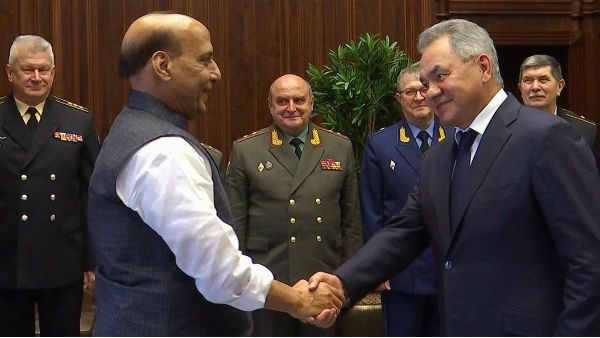 રશિયા ભારતમાં પોતાના હથિયાર બનાવવા માટે તૈયાર રશિયા ભારતમાં પોતાના હથિયાર બનાવવા માટે તૈયાર