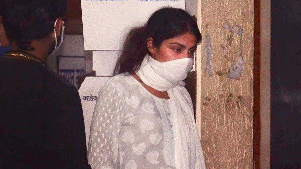 સુશાંતની બહેન પ્રિયંકા સામે રિયા ચક્રવર્તીએ નોંધાવી ફરિયાદ, છેતરપિંડીનો આરોપ