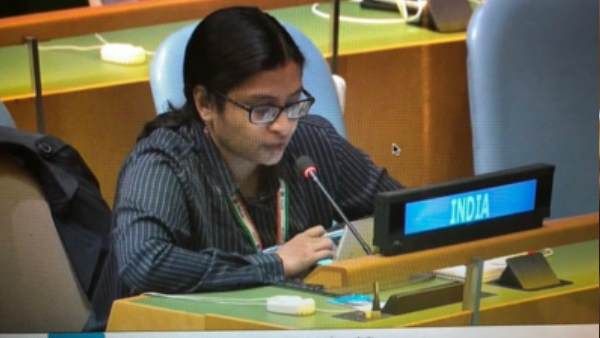 આતંકવાદ જેવા મુદ્દા પર ધ્યાન આપવાની જરૂર