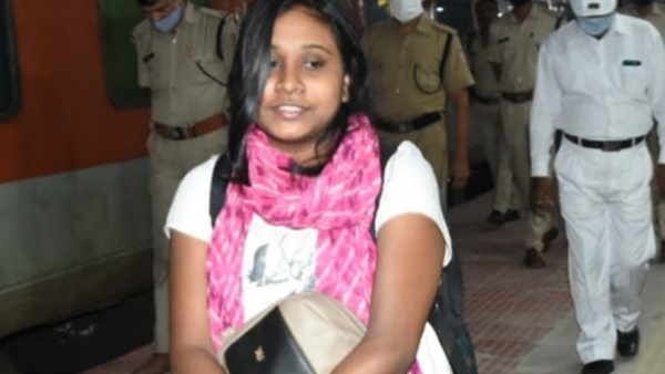 અનન્યા બીએચયૂથી એલએલબી કરે છે અનન્યા બીએચયૂથી એલએલબી કરે છે